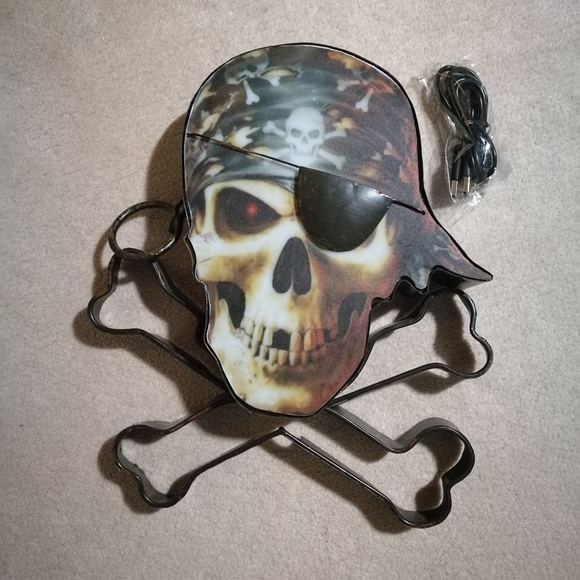 🎃 Pirate Skull Light Up Hanging Sign ☀ - Picture 2 of 9